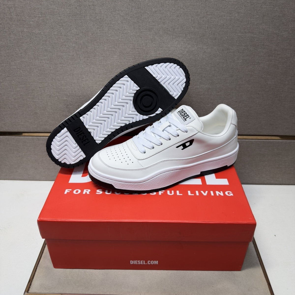 Diesel Men's White and Black Low-Top Sneakers