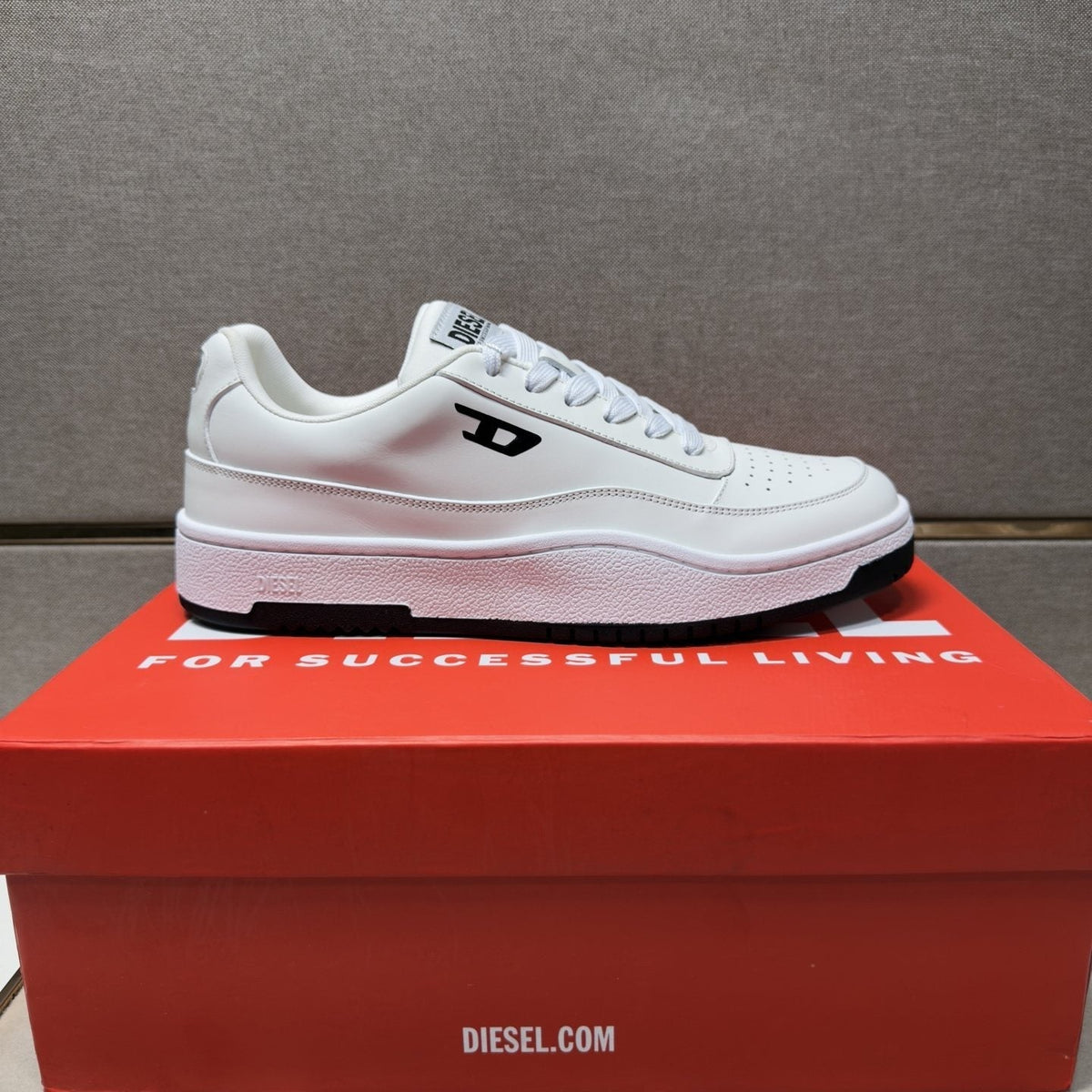 Diesel Men's White and Black Low-Top Sneakers